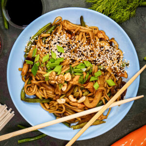 Локшина WOK з куркою у тайському соусі