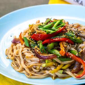 Локшина WOK з овочами під соусом теріякі